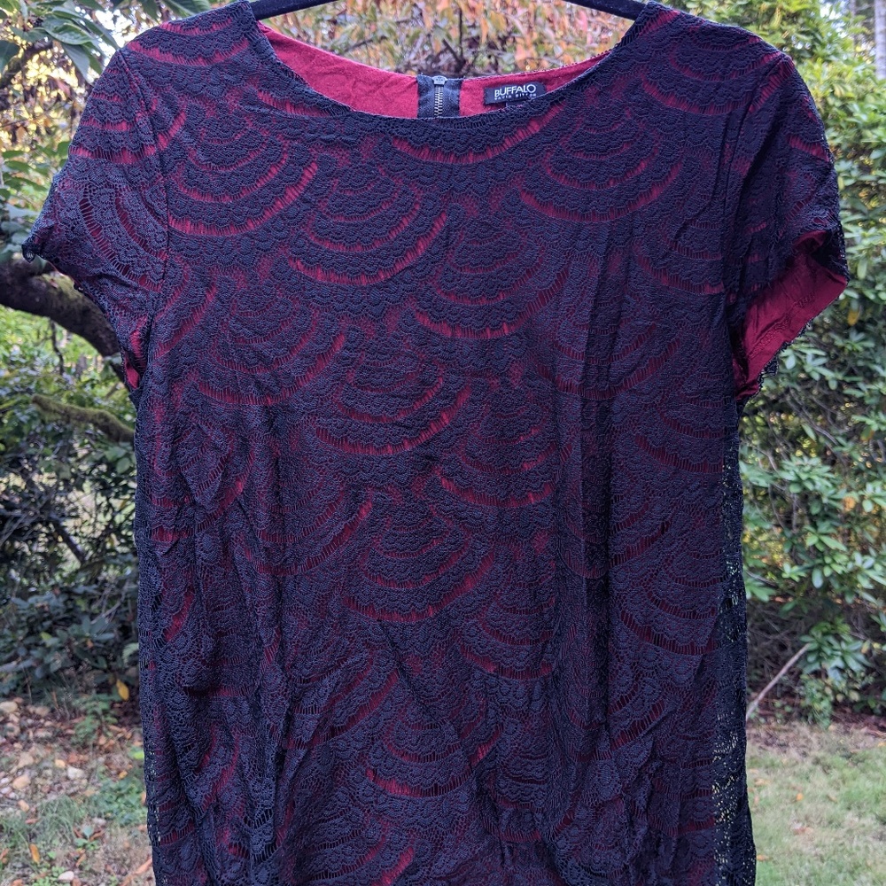 Buffalo David Bitton Red and Black Scalloped Shirt Size L Large